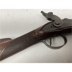 Late 18th/early 19th century Wallis (of Hull) muzzle loading air rifle with medially ribbed copper round ball reservoir, the 86cm (34