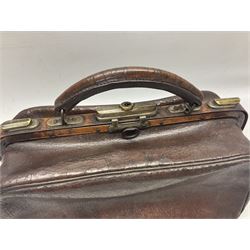 Small leather Portmanteau gentleman’s travelling toilet bag