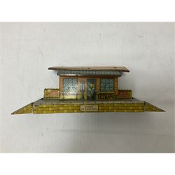 ‘0’ gauge - six boxed Hornby Hachette coaches comprising three Saloon Cars and three Dining Cars in original boxes; three loose ‘SNCF’ cars; three crossings, two Hornby/Meccano railway stations, one bridge and a water tank; two further Mettoy Railways ‘Railway Bridge’ in original boxes (17)