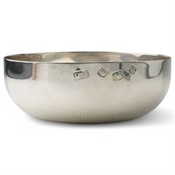 Silver circular bowl of plain form D14cm Sheffield 1973 Maker Toye, Kenning & Spencer