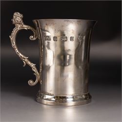 Limited edition commemorative silver tankard, created by The Birmingham Mint to commemorate the Silver Jubilee of Queen Elizabeth II, hallmarked Birmingham Mint, Sheffield 1977, with box and certificate of authenticity