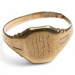 Edwardian 18ct gold opal ring and a 9ct gold signet ring