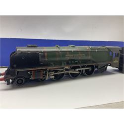 Hornby Dublo - three-rail electric train set with Duchess Class 4-6-2 locomotive 'Duchess of Montrose' No.46232, tender, two passenger coaches and track; box base only; and two Hornby '00' gauge locomotives; Class B12 4-6-0 No.7476 and Class D49/1 'Shire/Hunt' 4-4-0 'Cheshire' No.2753; both boxed (3)