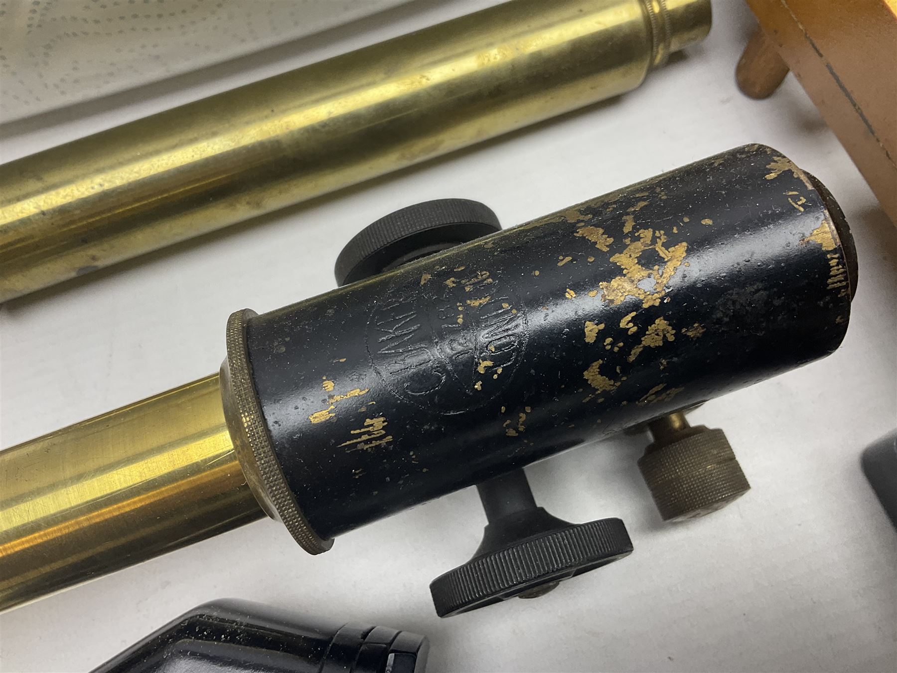 Large collection of microscope lenses, for various microscopes 