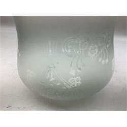 Victorian table oil lamp with black glazed stepped circular base, reeded brass column, moulded pink glass reservoir, duplex burner and frilled rim frosted glass shade with clear glass chimney H69cm