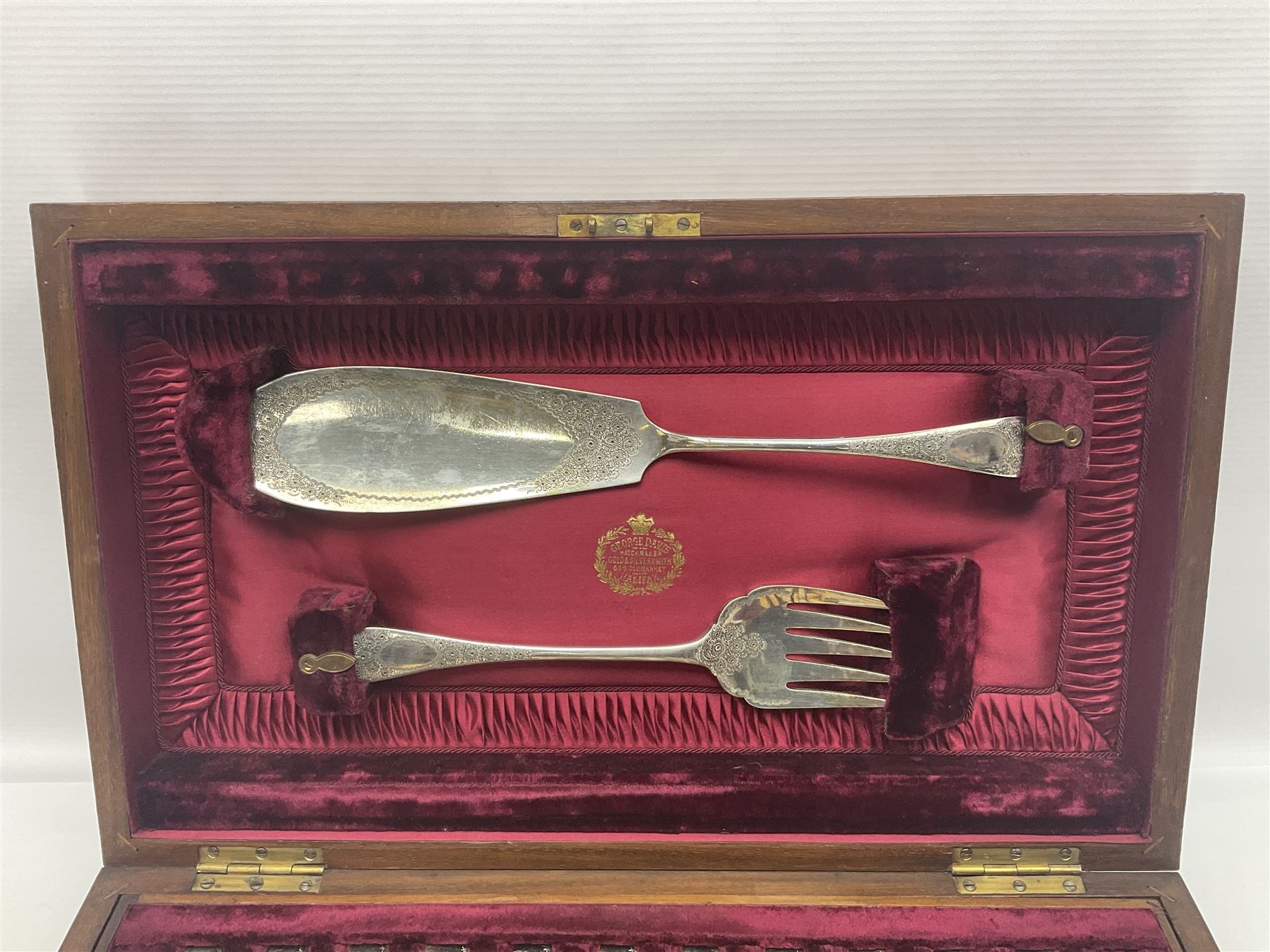 Canteen of cutlery by George Davis, Halifax, with silver ferrules 