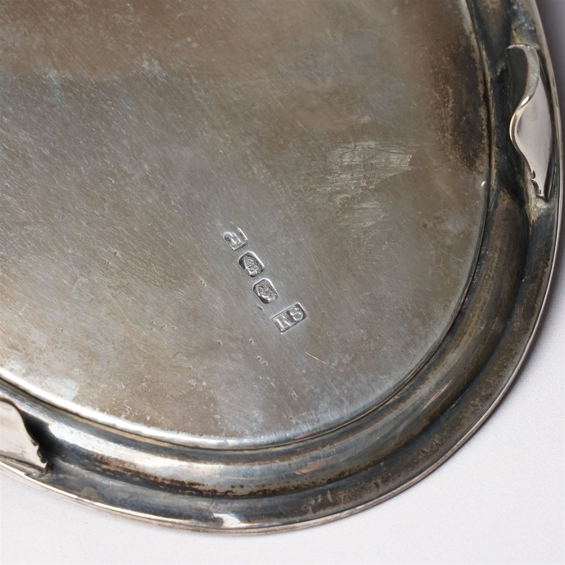 George III Irish silver oval teapot stand engraved with garlands scrolls and central crest on shaped supports L20cm Dublin 1802 Maker possibly Richard Sawyer