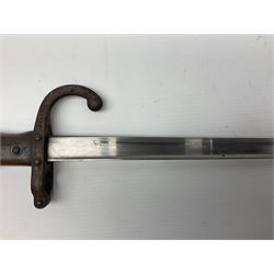 French Model 1874 Epee/Gras bayonet the 52cm blade marked 'St. Etienne Juin 1878' to the piped back, in steel scabbard, both marked 46559, L66cm overall