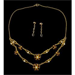 9ct gold garnet and pearl link necklace, with two central garnet and flowerhead clusters and a pair of 9ct gold garnet pendant stud earrings