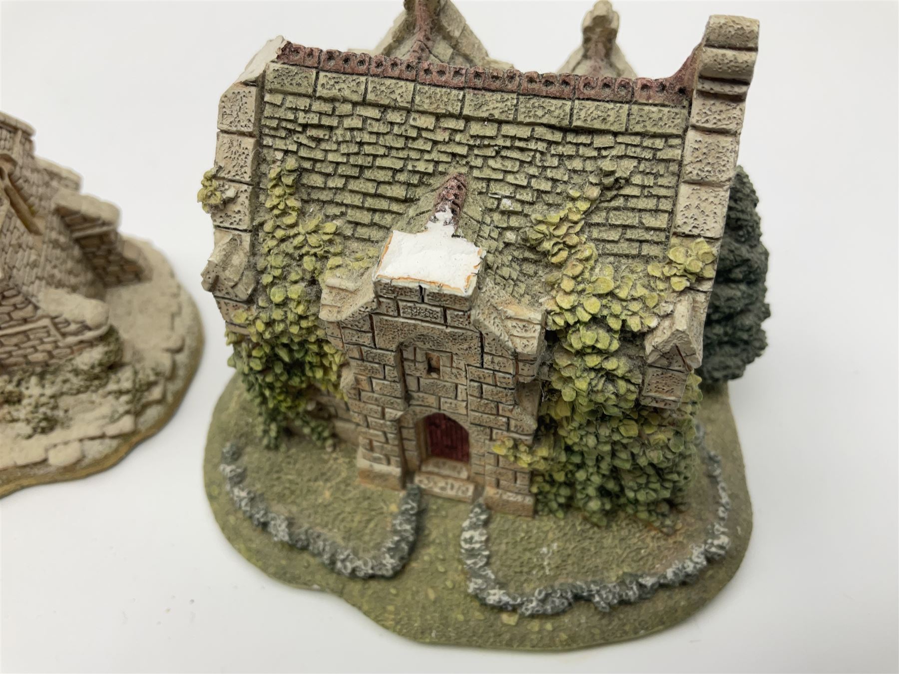 Thirty Lilliput lane, to include Hill Top, Bottle Oven, April Cottage, Thimble Cottage, Honeysuckle III, Gullivers Pantry etc