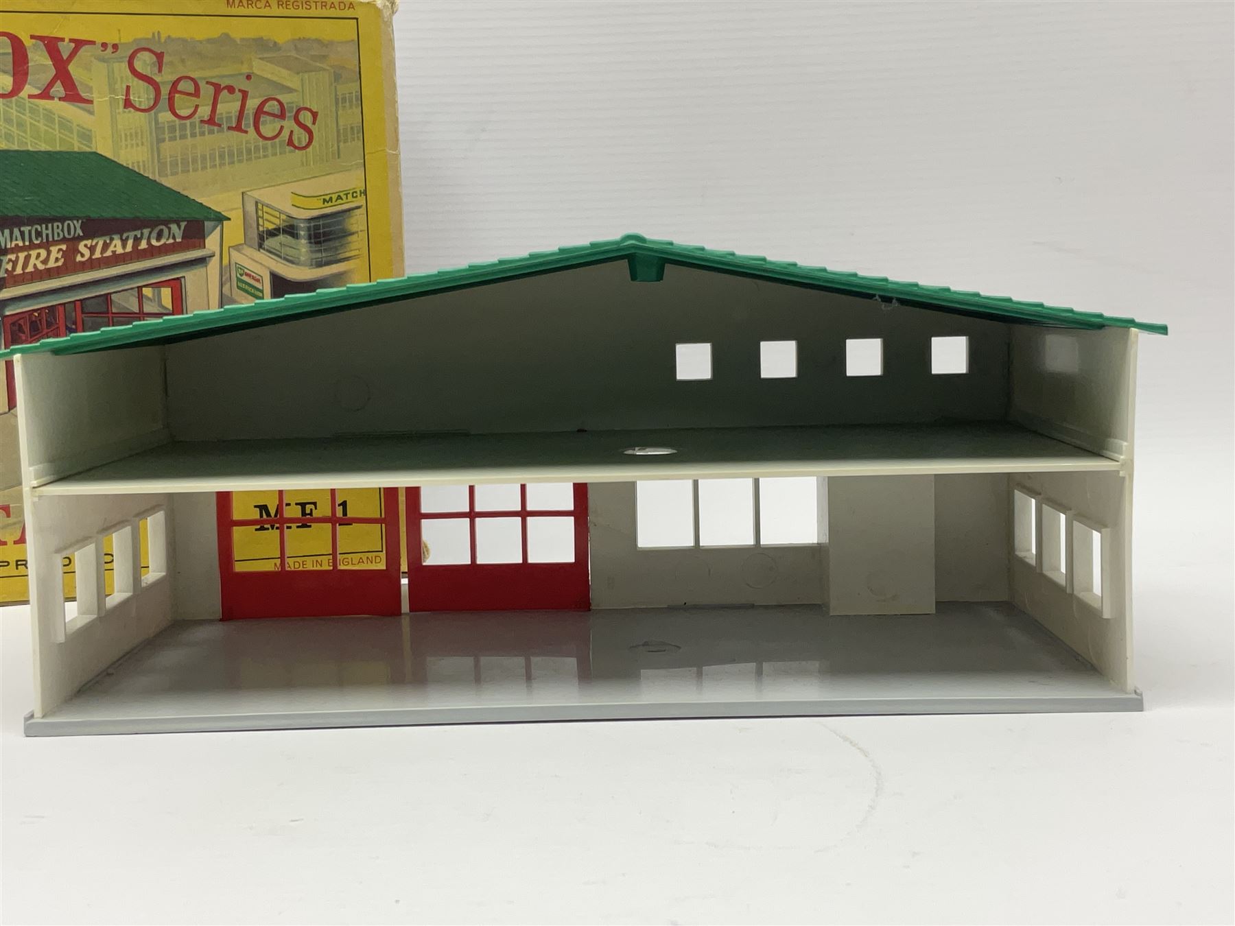 Matchbox - Series MF-1 Fire Station, in white with green roof, in original box 