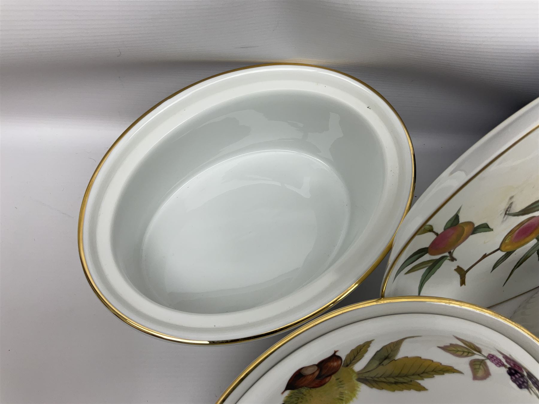 Royal Worcester Evesham pattern ceramics, including twin handled pot, oven dishes, pie dishes, bowls, jugs, etc together with other Royal Worcester ceramics 