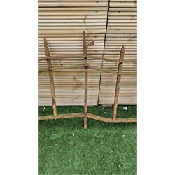 19th century wrought iron garden or building railings - THIS LOT IS TO BE COLLECTED BY APPOINTMENT FROM DUGGLEBY STORAGE, GREAT HILL, EASTFIELD, SCARBOROUGH, YO11 3TX