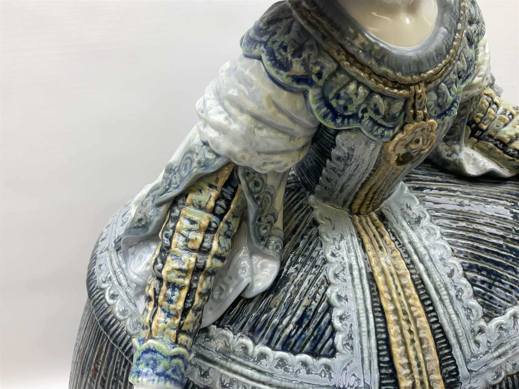 Large Lladro figure, La Menina, modelled as a maid of honor in service, on a mahogany oval base, limited edition 99/1000, sculpted by Jose Puche, with certificate of authenticity, framed and glazed, no 1812, year issued 1996, year retired 2019, H60cm