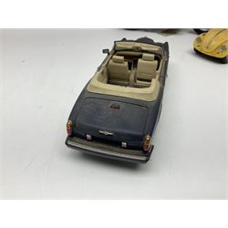 Franklin Mint - three die-cast models comprising 1:10 scale Harley Davidson Heritage Softail motorcycle, 1:24 scale 1957 VW Beetle and 1:24 scale 1993 Rolls Royce Corniche IV; all unboxed (3)