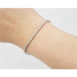 18ct white gold round brilliant cut diamond bracelet, stamped, total diamond weight approx 1.70 carat