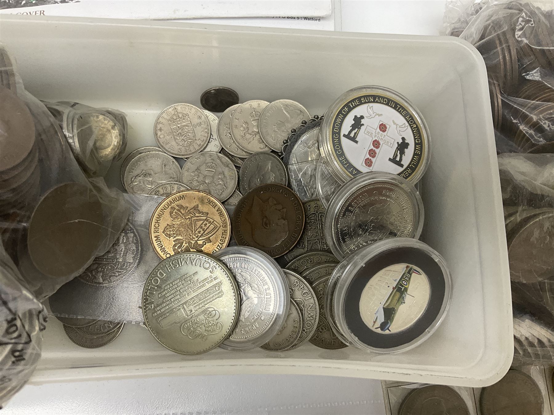 Great British and World coins, including halfcrowns, shillings, other pre-decimal coinage, The Royal Mint Great Britain and Northern Ireland 1972 coin set, commemorative crowns, various Irish coins etc