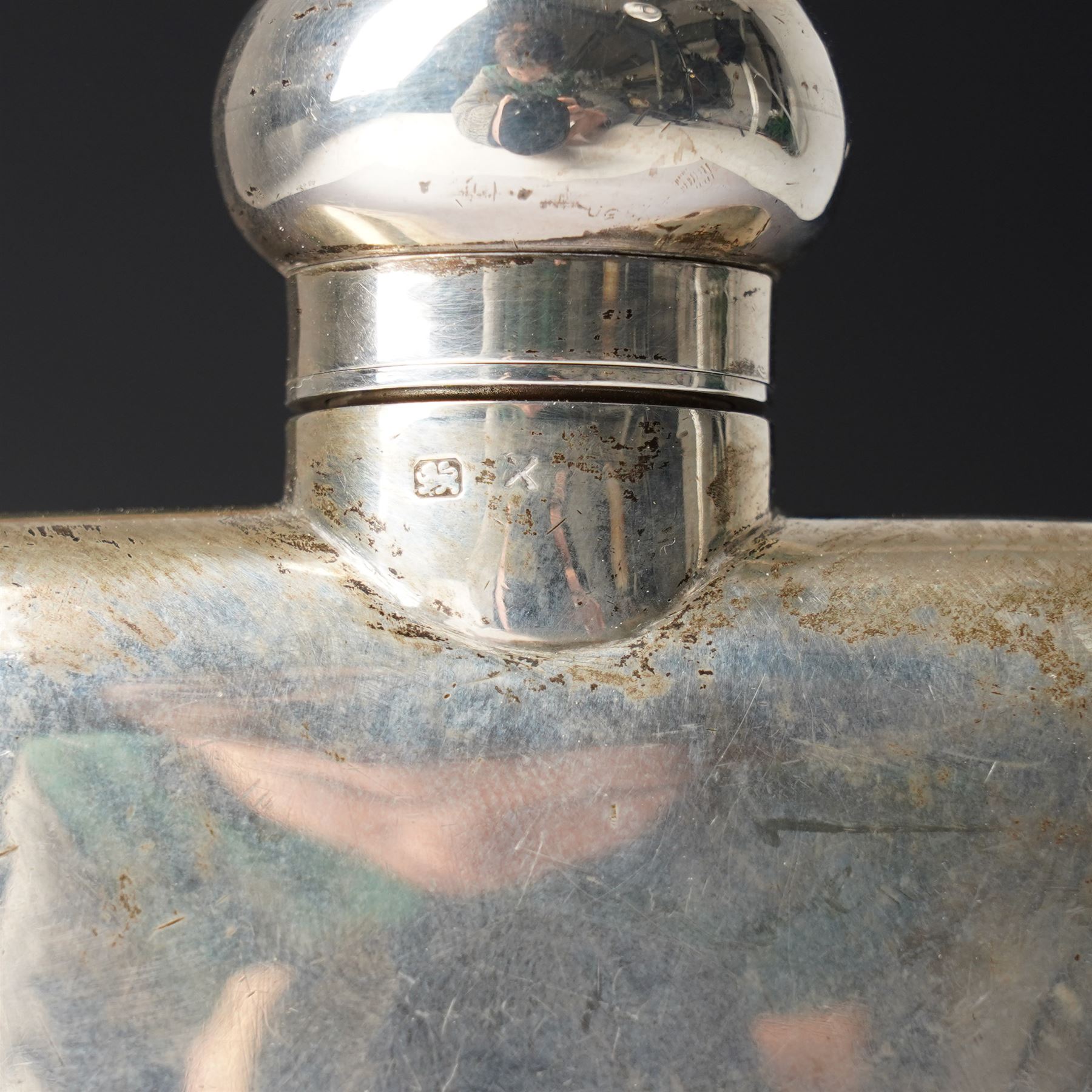 Edwardian silver hipflask with hinged bayonet lid L13.5cm overall London 1909 Maker Mappin & Webb