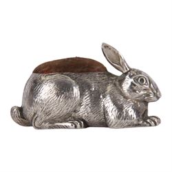 Edwardian silver novelty pin cushion, modelled as a hare, hallmarked Adie & Lovekin Ltd, Birmingham 1908, L6.5cm
