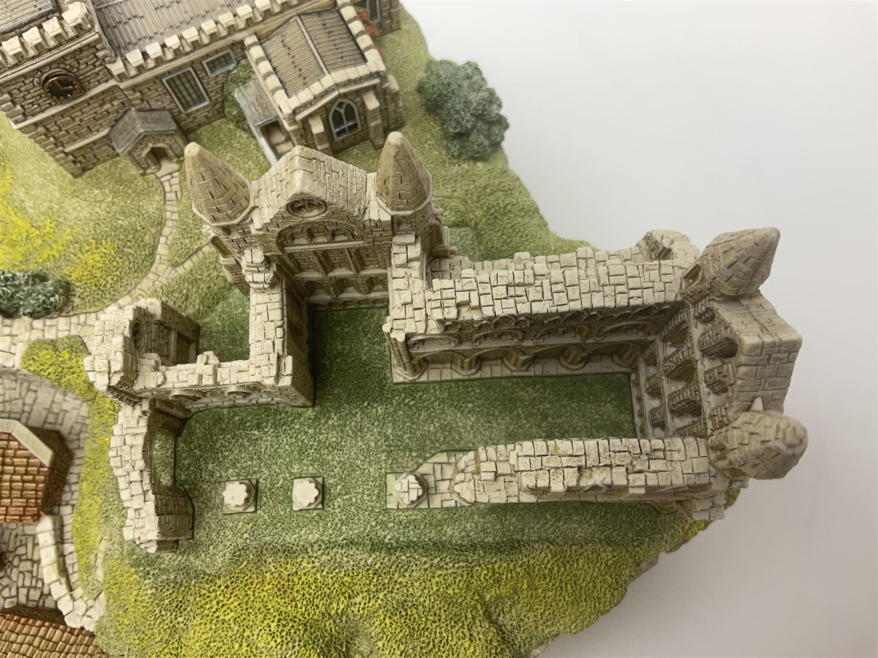 Lilliput Lane Whitby Harbour, limited edition 557/850, with certificate of authenticity and original box, H15cm