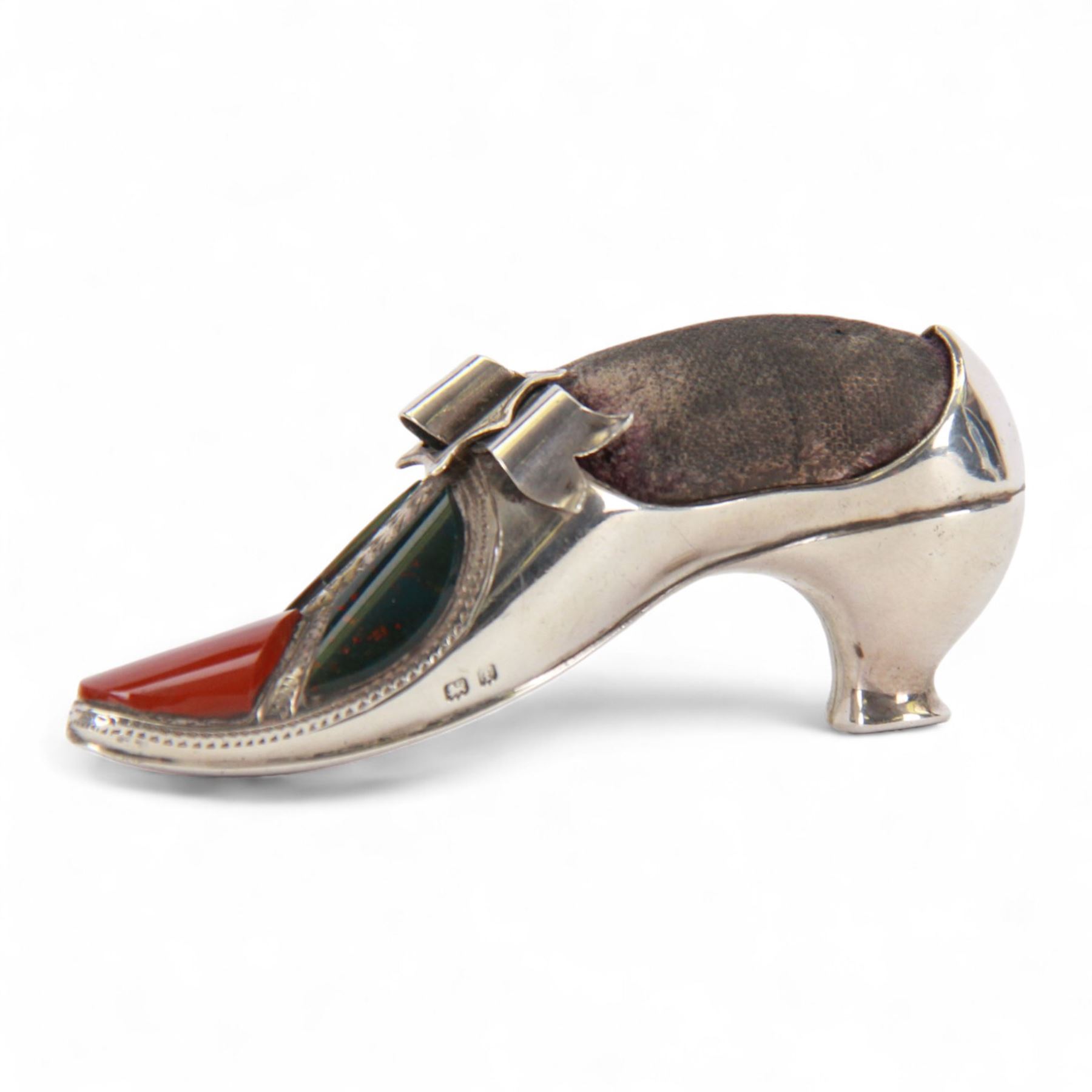 Edwardian silver novelty pin cushion, modelled as a buckled shoe set with Scottish hardstones, hallmarked Adie & Lovekin Ltd, Birmingham 1905, L6.5cm