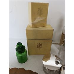 Vintage scent bottles and perfumes, including Roger & Gallet Jean Marie Farina, Nina Ricci L'Air du Temps, Avon Moonwind together with a boxed Bourjois compact etc
