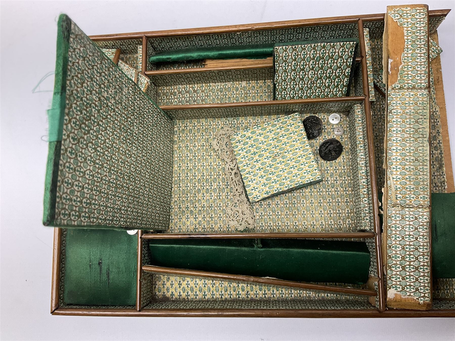 Victorian walnut sewing box, the hinged lid decorated with inlaid backgammon and cribbage board lifting to reveal lined compartmented interior with lift out tray