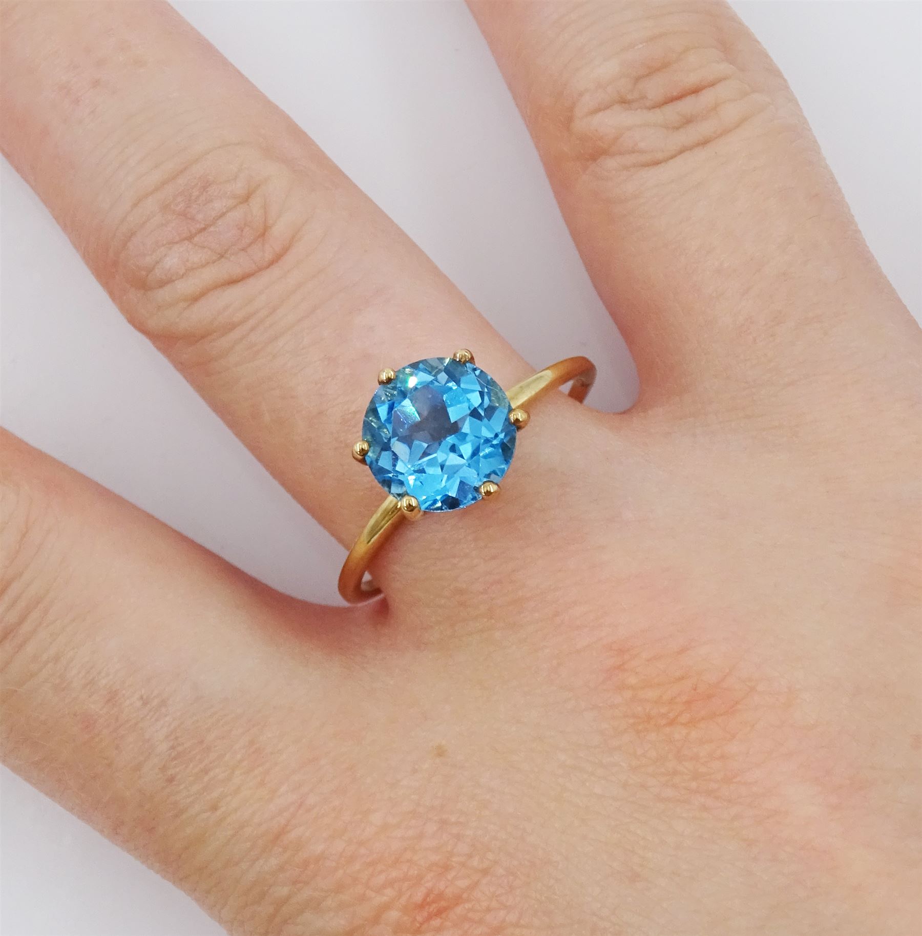 9ct gold single stone round cut Swiss blue topaz ring, hallmarked, topaz approx 3.45 carat