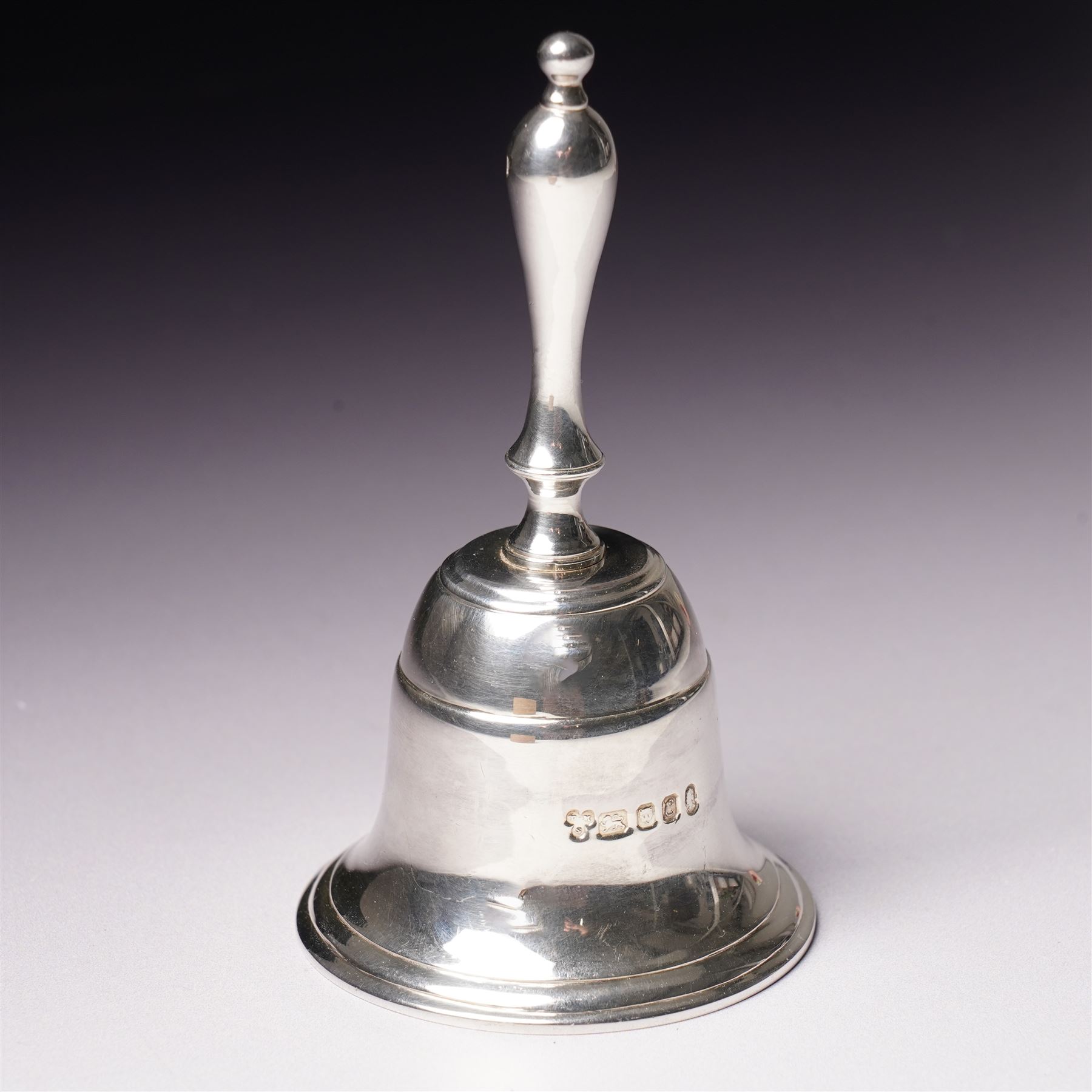  Elizabeth II silver table bell H10.5cm London 1977 Maker Da-Mar Silverware 5.2ozt (164 grams)