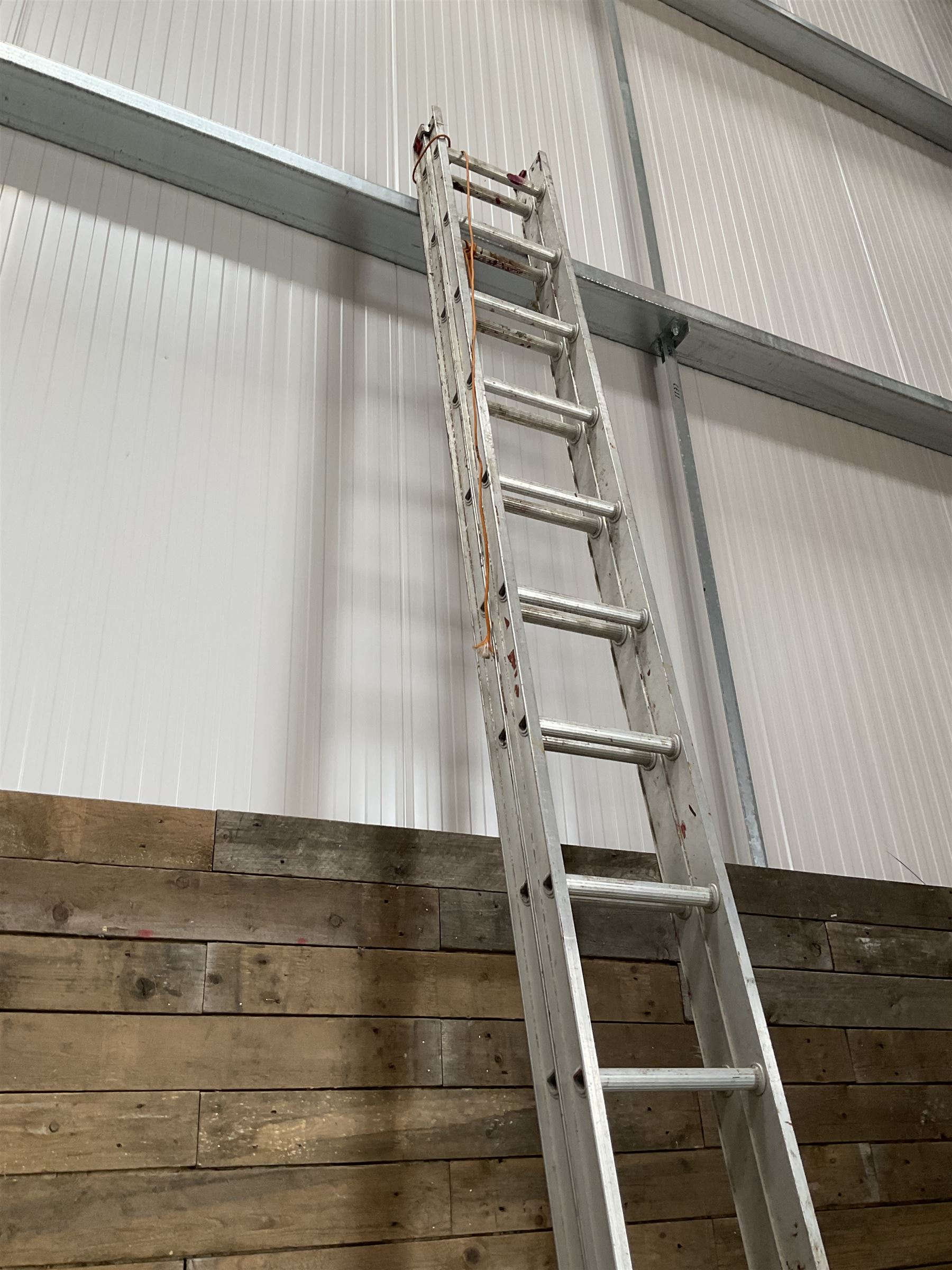 Clima aluminium extending ladders - 4.51m closed, extended 8.40m closed
