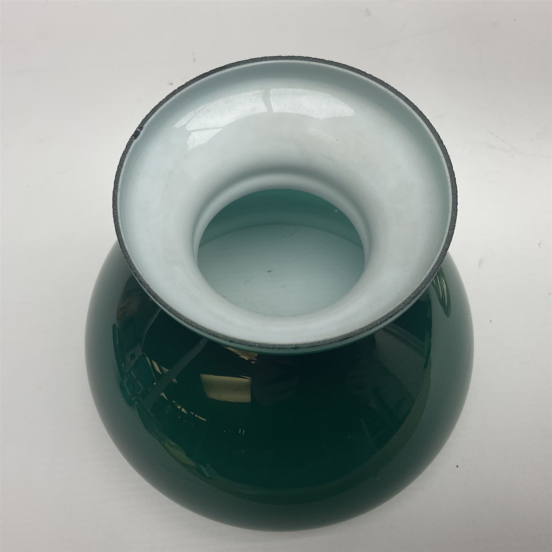 William H Honey polished brass adjustable student's oil lamp, with green glass shade, H60cm