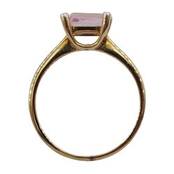 9ct gold kunzite ring, each corner set with a diamond chip, hallmarked