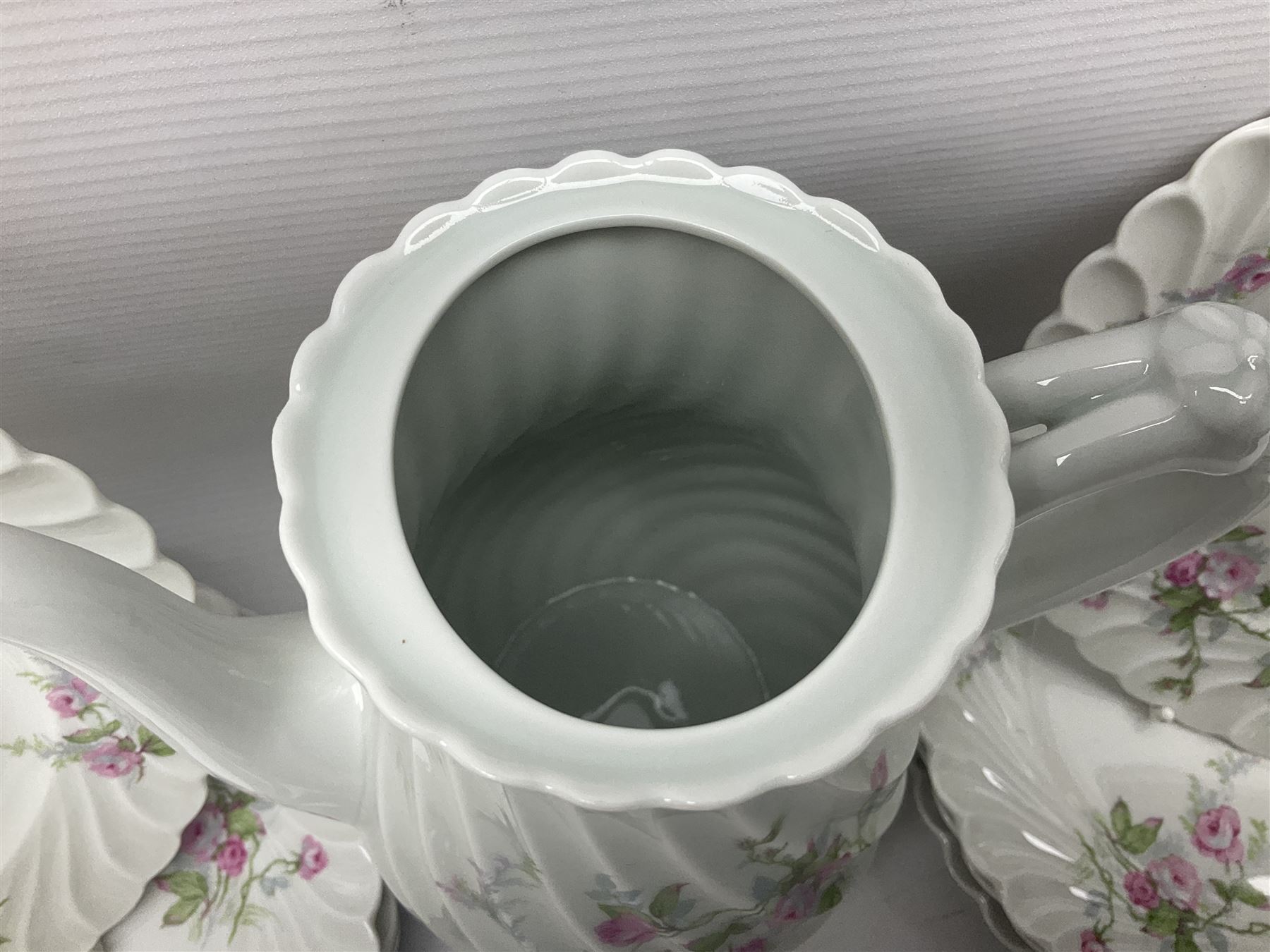 Limoges Haviland pattern coffee service for eight, comprising coffee pot, covered sucrier, milk jug, dessert plates, cups and saucers (27)