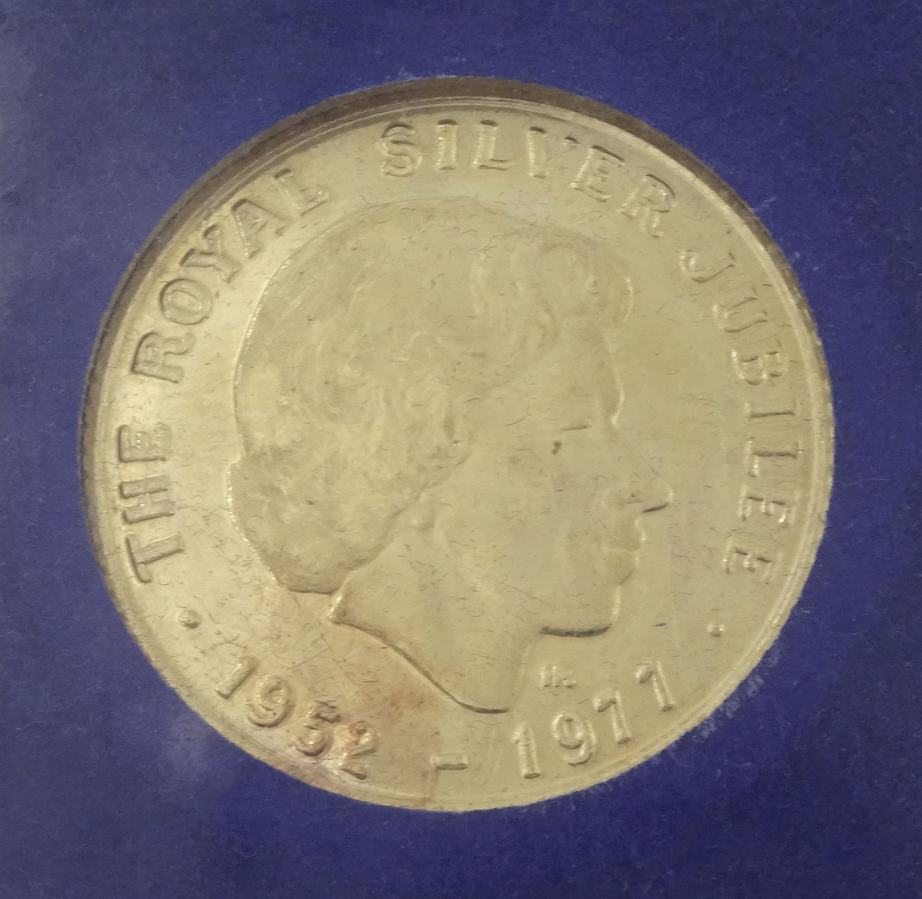 Two Queen Elizabeth II hallmarked 9ct gold medallions, commemorating the 1977 Silver Jubilee, approximately 7.7 grams