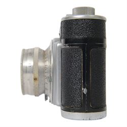 Futura Kamerawerk 35mm rangefinder camera, with Future Freiberg Evar 1:2.0/50 serial no. 36192, in brown leather carrycase