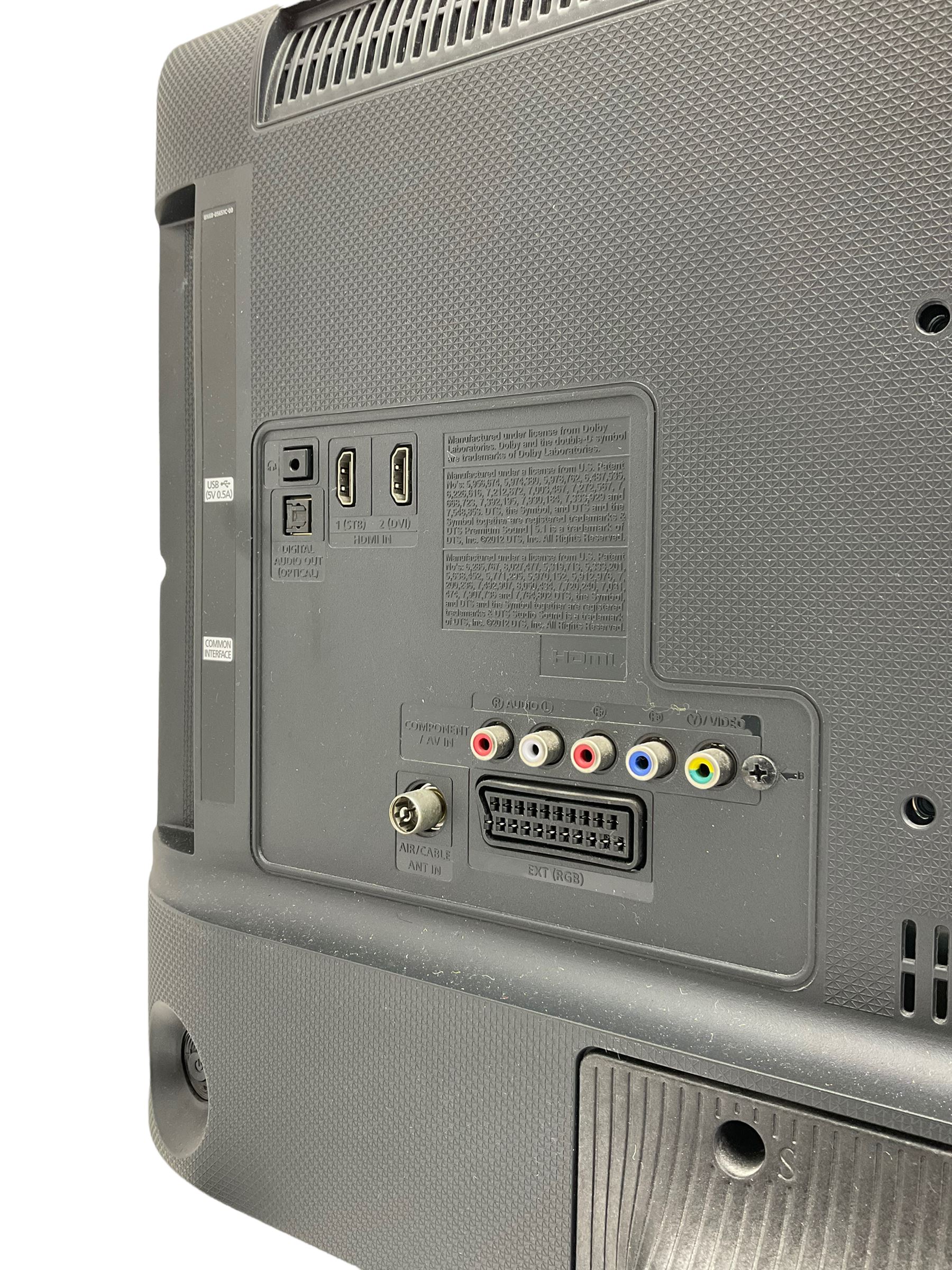 Small Samsung tv with remote 