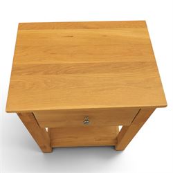 Pair of contemporary oak bedside cabinets, each fitted with single drawer