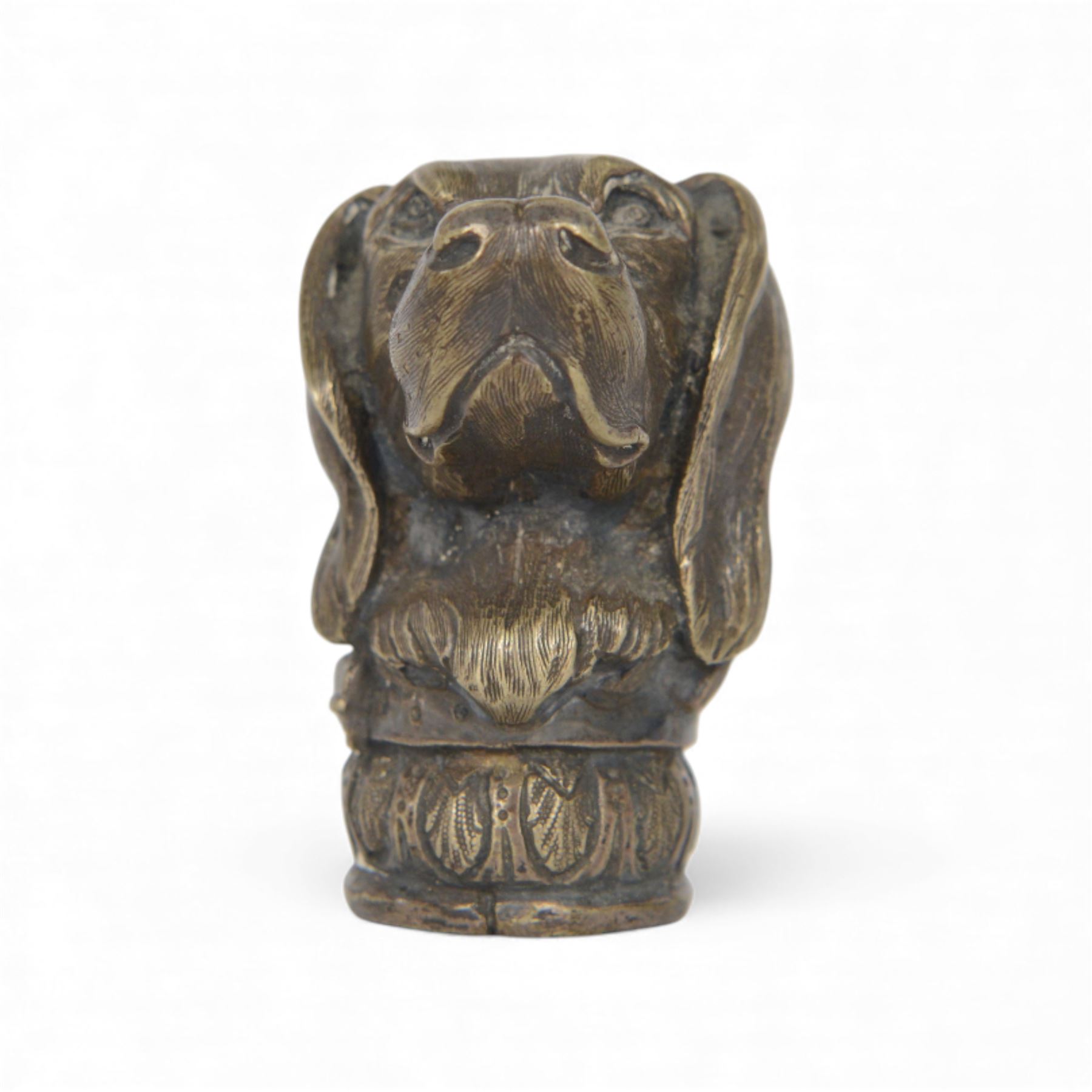 Cast bronze walking stick top, in the form of a gun dog, H6cm, hole D2cm