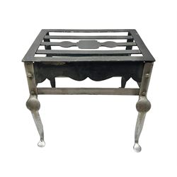 18th century style wrought iron fireside footman/trivet, H30.5cm, W35.5cm