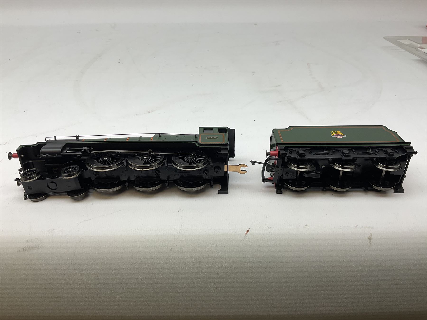 Hornby Railroad '00' gauge - County Class 4-6-0 locomotive 'County of Hants' no. 1016, Class 4900 4-6-0 locomotive 'Adderley Hall' no. 4901 and County Class 4-4-0 locomotive 'County of Devon' no. 3835, all DCC ready (3)