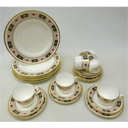  Royal Crown Derby 'Derby Border' pattern set of six trios and dinner plates (24)  