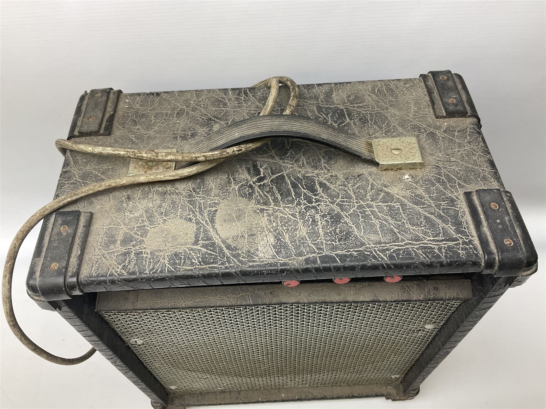 Starsound electric guitar with ‘sound city’ amp