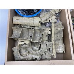 Power Team Elite World Peacekeeper's Expeditionary Unit with box, and sectional plastic fort (both completeness unknown); plastic and other figures of soldiers including groups of cavaliers, WW2 etc