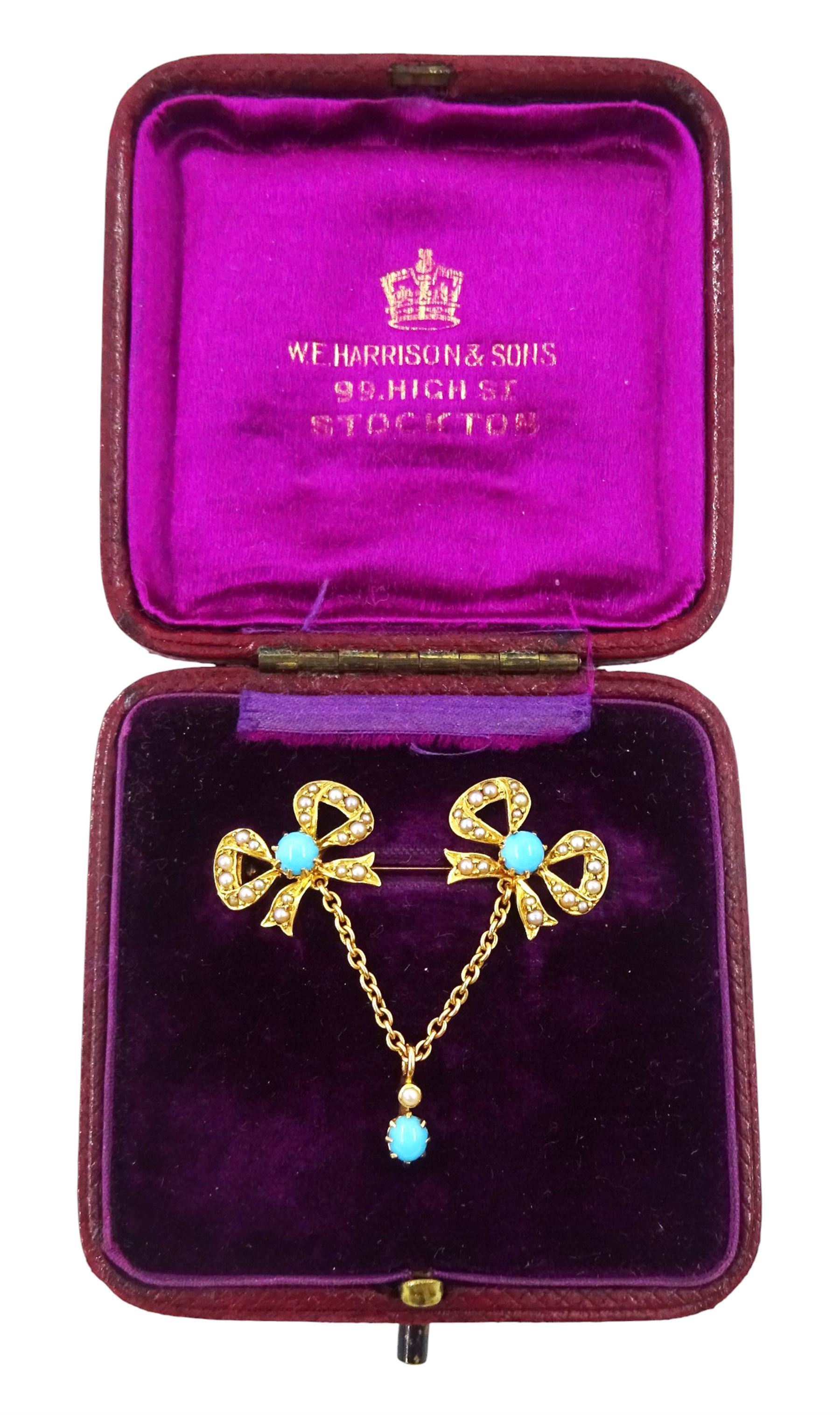 Edwardian 15ct gold turquoise and pearl double bow brooch, suspending a further turquoise and seed pearl, in velvet and silk lined case