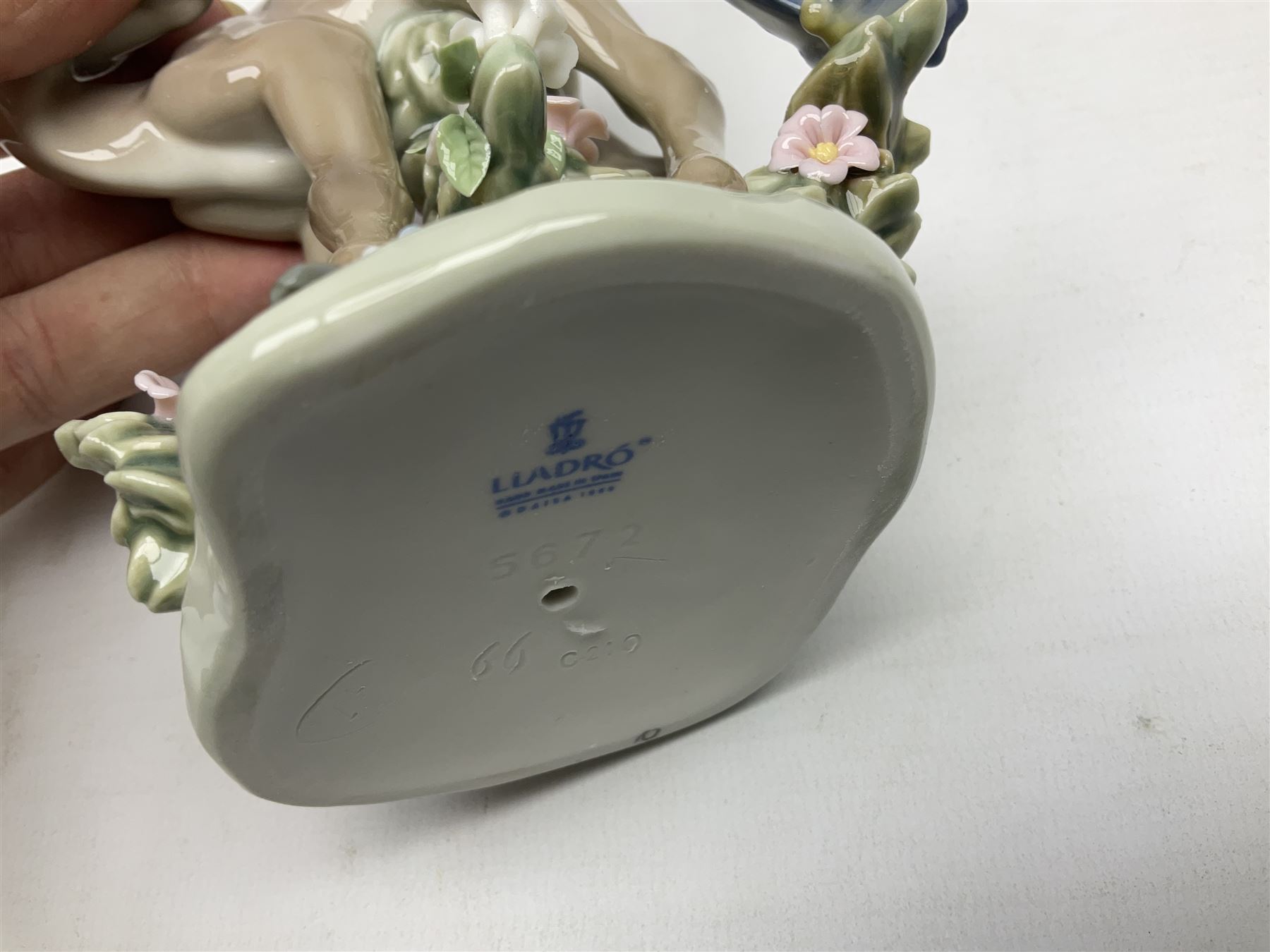 Two Lladro deer figures, comprising A Fawn and Friend no 5674 and Hi There no 5672, both with original boxes, largest example H14.5cm