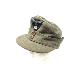  German Wehrmacht M43 field cap, green wool with one piece eagle and cockade insignia and two button front, interior stencilled 55, L25cm   