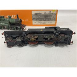 ‘00’ gauge - two kit built steam locomotives comprising NC 118 Nu-Cast LNER C13 (ex Great Central) 4-4-2 Tank locomotive no.67404 in BR black with original box; together with similar Great Central 4-4-2 Tank locomotive in green (2) 