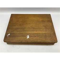 United Cutlers Sheffield silver-plate canteen of cutlery for six settings in oak case, L40cm