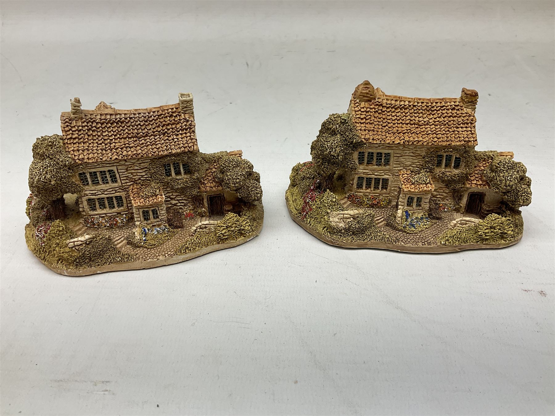 Twenty six Lilliput Lane models from the British and English Collections to include 'Ostlers Keep', 'Holme Dyke', 'Dovetails', 'Victoria cottage' etc, all boxed with deeds