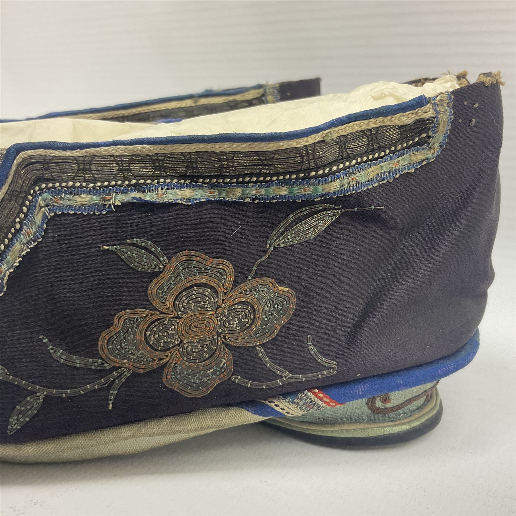 Pair of Chinese silk embroidered lotus shoes, for bound feet, a blue ground with floral detailing L15cm